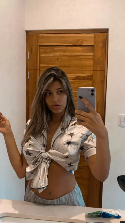 Just woke up mirror selfie๐ค