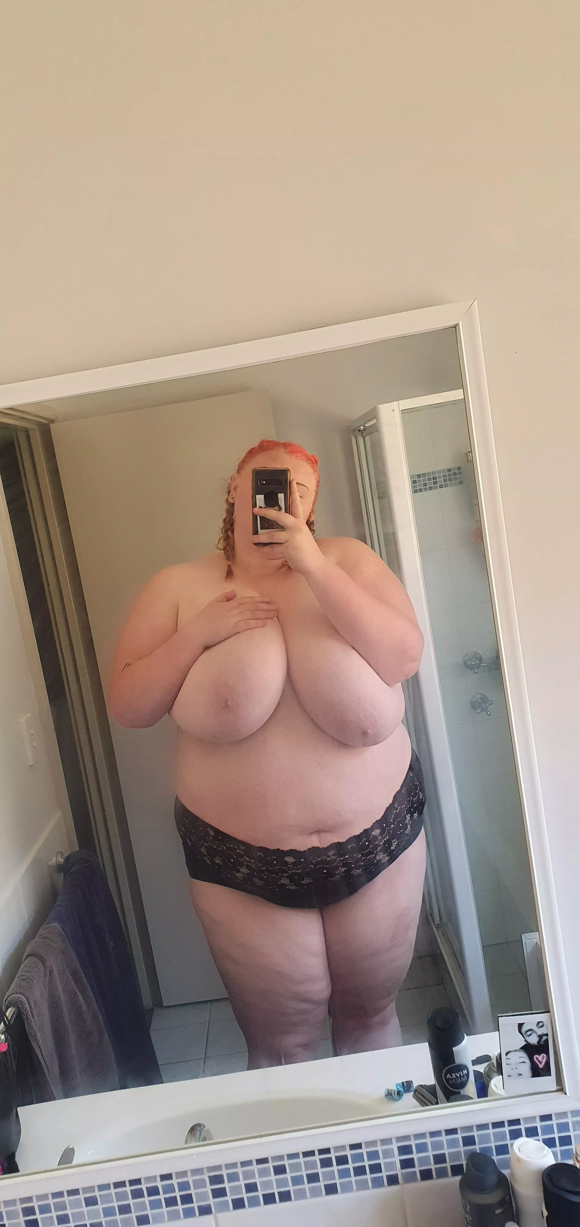 Just your average before shower pic 😘