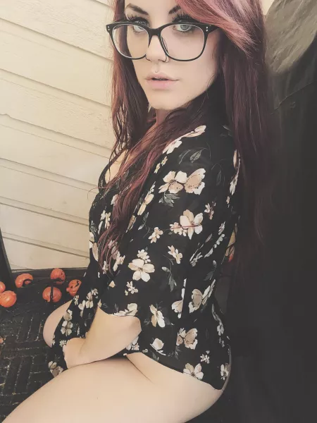 Just your friendly (ish) emo queen π