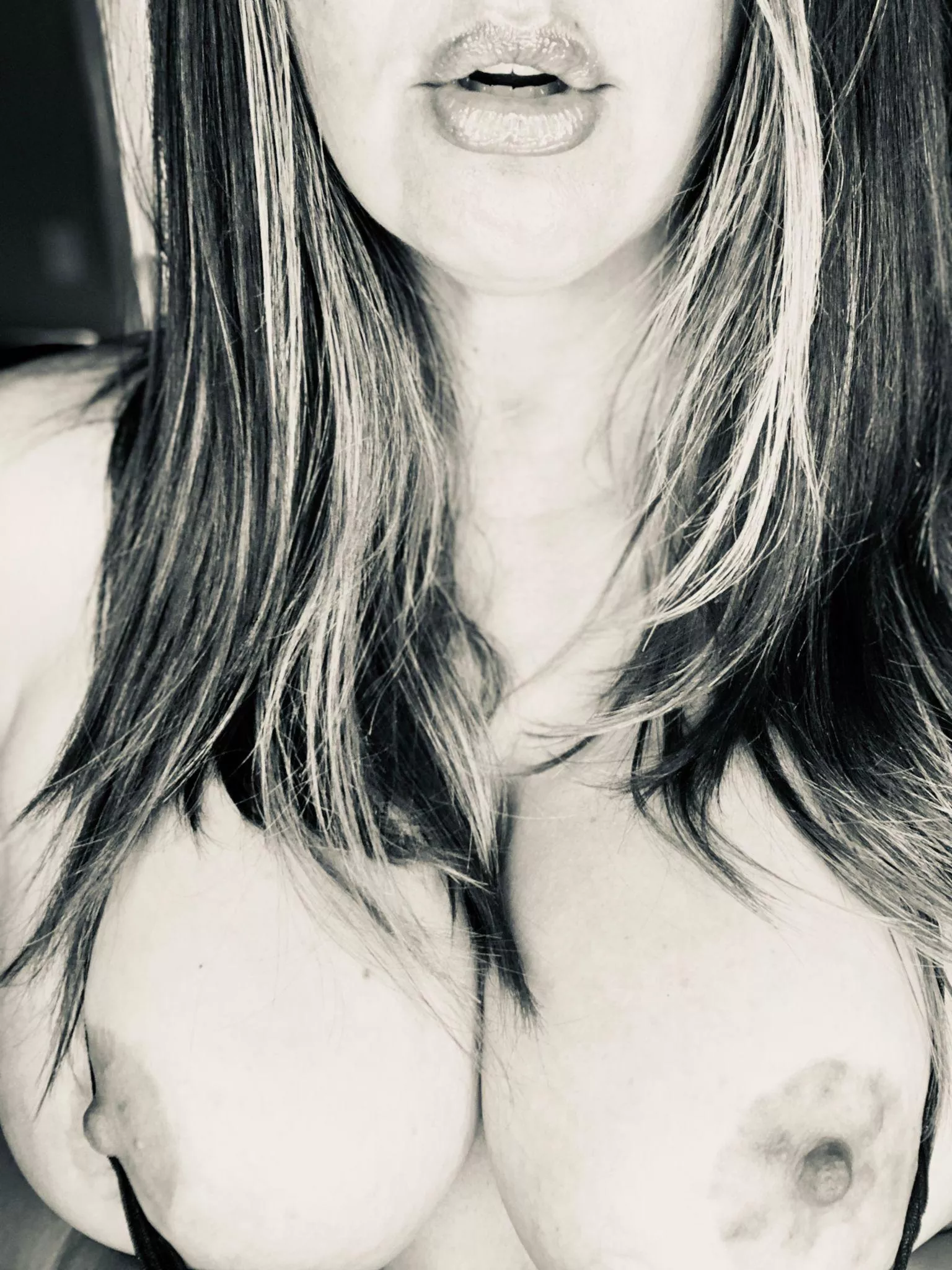 💋 Just your friendly neighborhood MILF having fun on OnlyFans! I post every day and respond to every message! Would love for you to join me! 😘💋