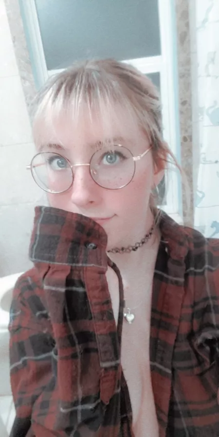 Just your uwu egirl gf checking in ๐
