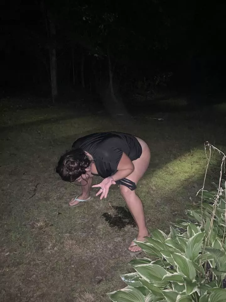 Karlie from Kik Decouple69 pisses in the Street