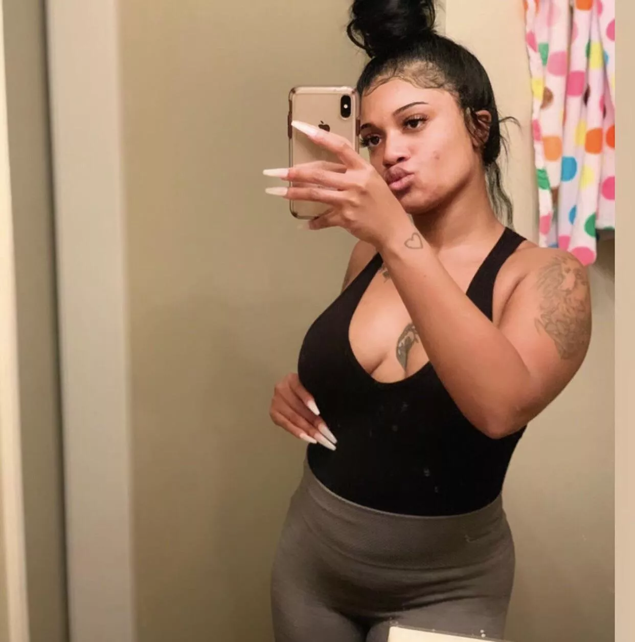 kids down for a nap so I was told to show my n***** lips for white men to see today 😩 I look like shit today 🤷🏽‍♀️ KIK// FineAssSub