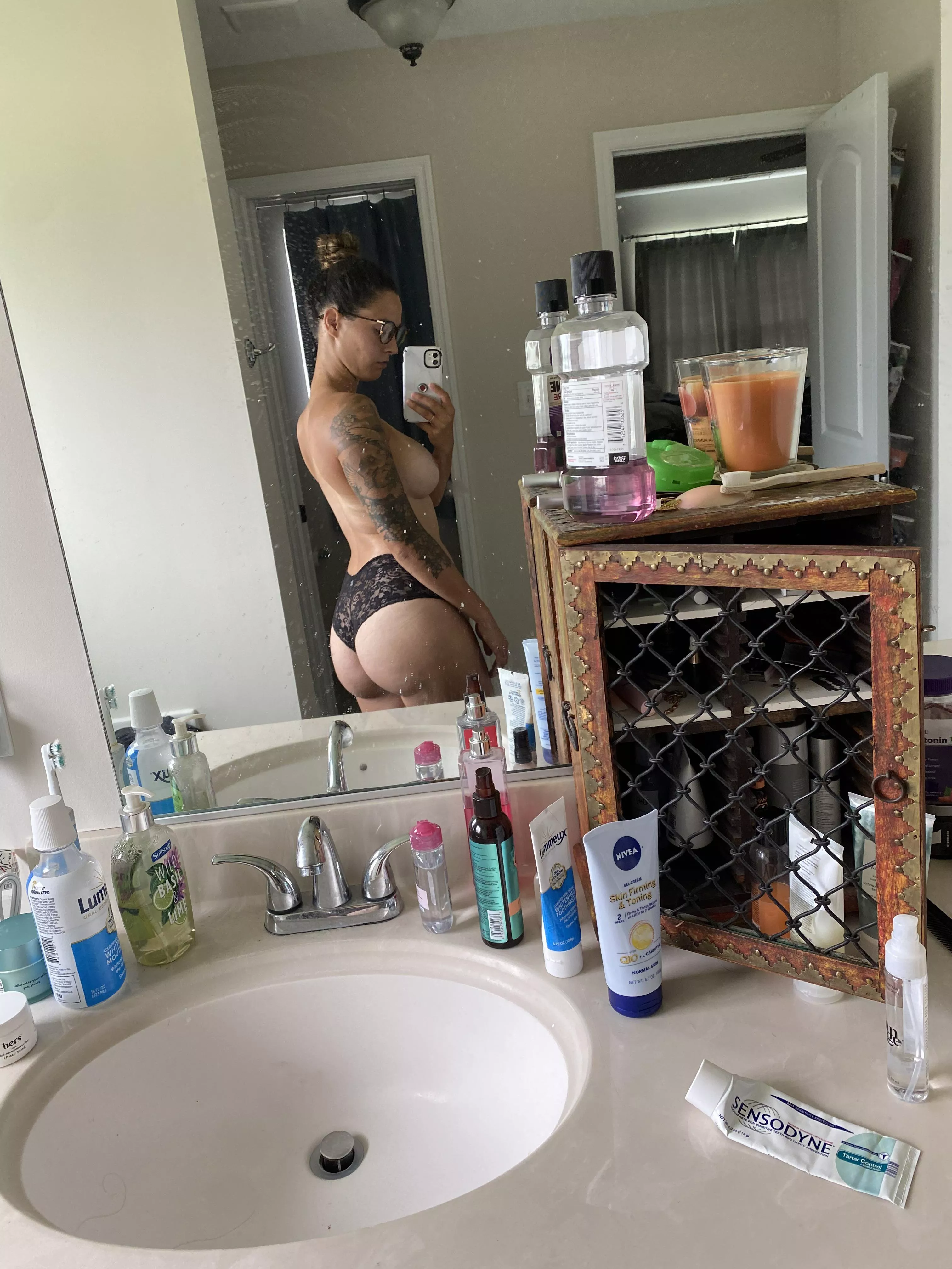 Kik jayjuliet26 WITH A SAMPLE. Looking for a long term trade. I show face and have videos. No close ups.