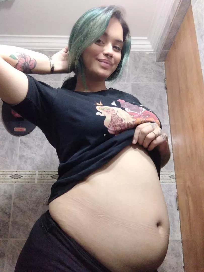 Kik: @kg.belly (i need feeders)