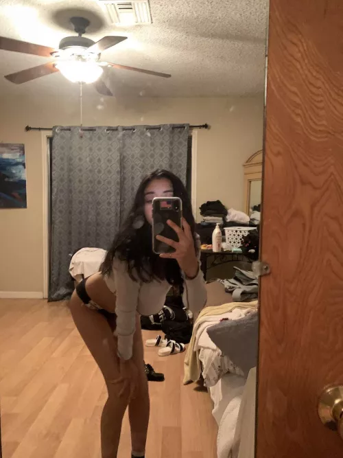 Kik nuttondessi69 with your cock over me 😈