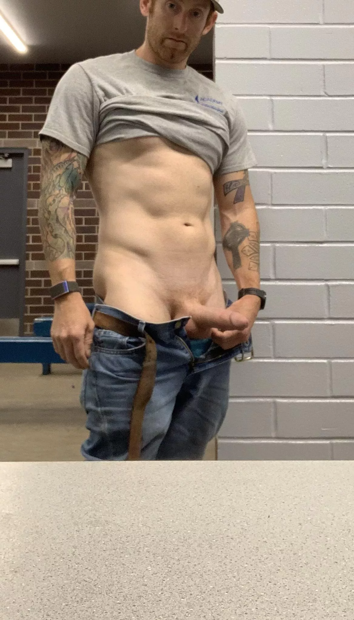 Kind of bored at work any of you ladies want to keep me company. Shoot me a message Kind of bored at work any of you ladies want to keep me company. Shoot me a message