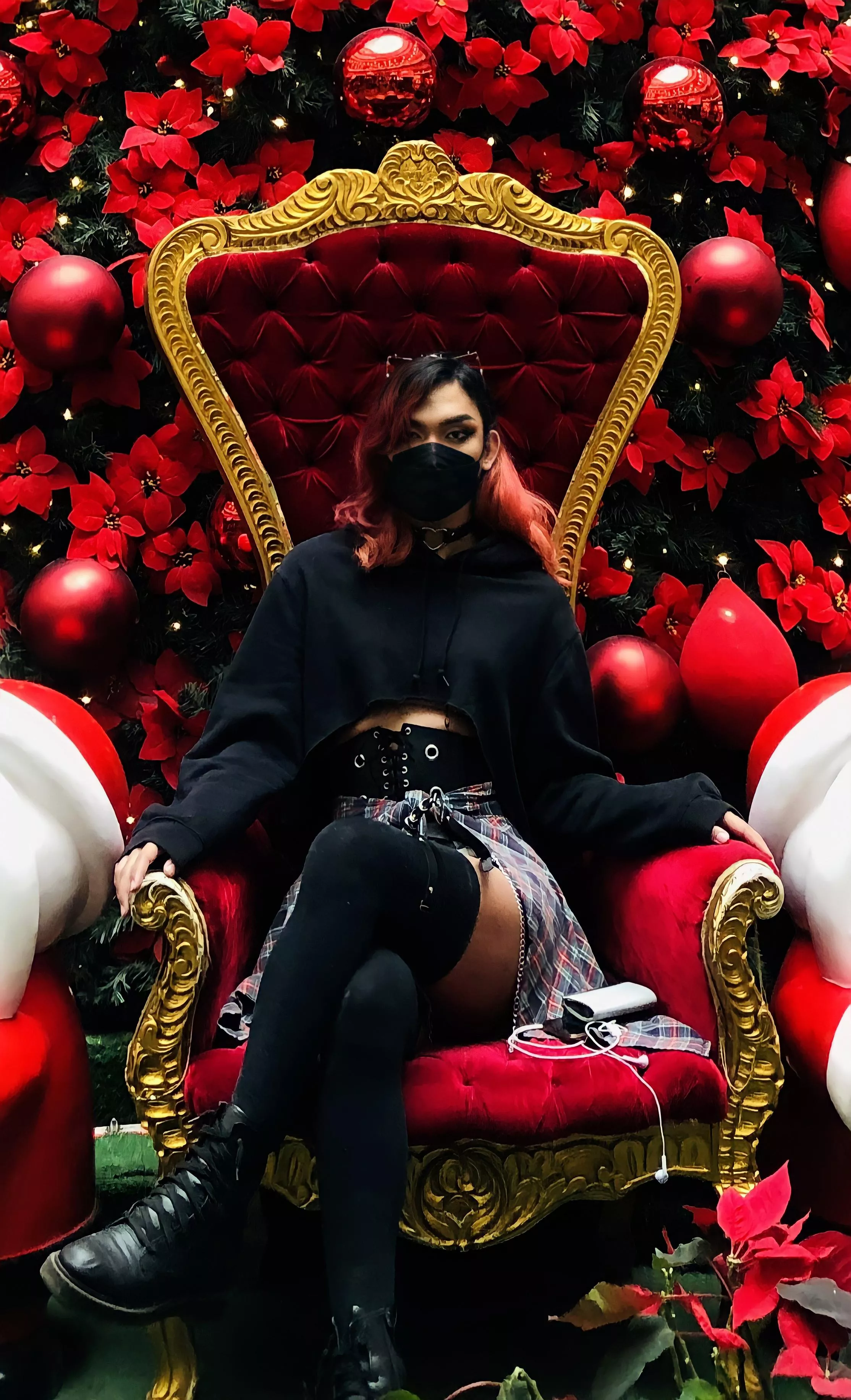 Kinda late but imagine me as your mall santa 😝