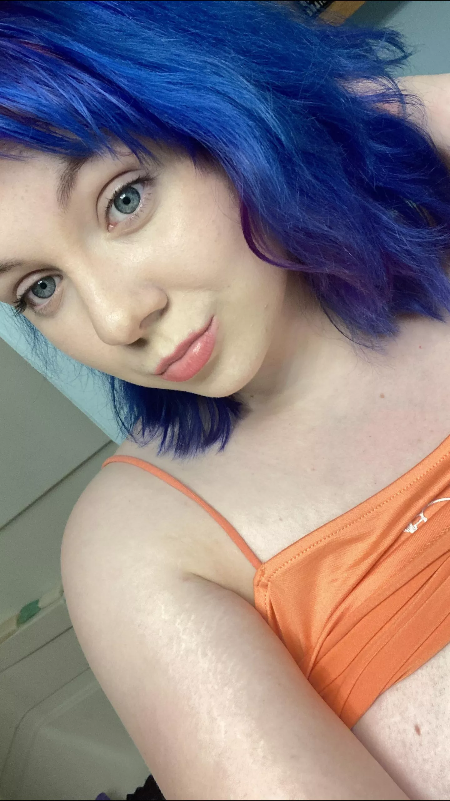 Kiss me passionately qhile you breed me 😳🖤