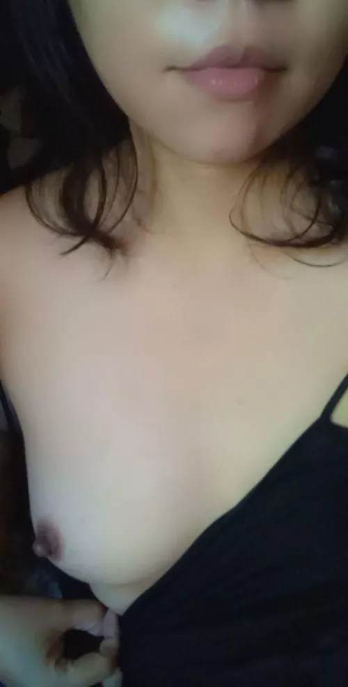 Kiss my lips or suck my nips? Please daddy 😩