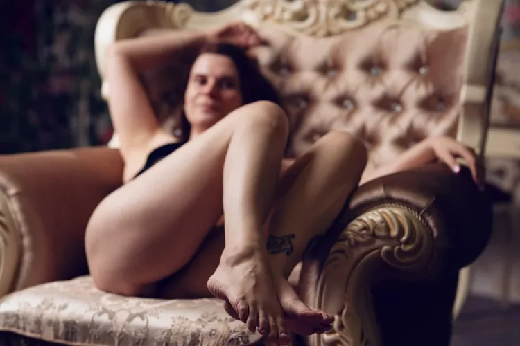 Kiss my toes, I know you want it