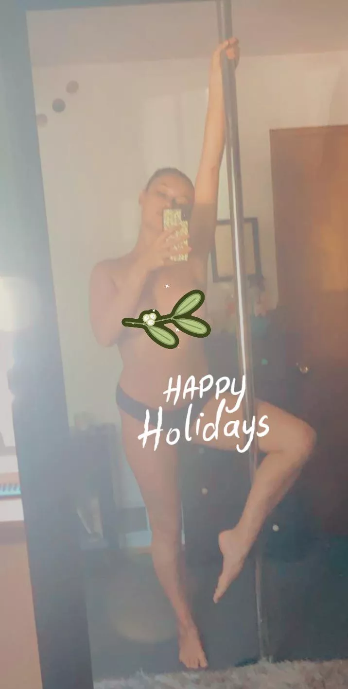 Kiss under my mistletoe 🎁