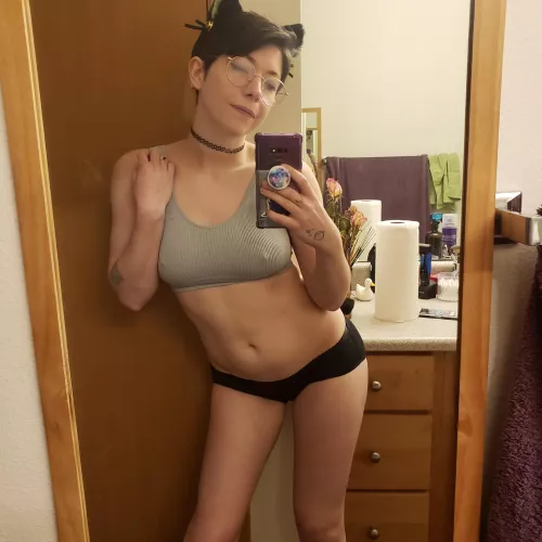 Kitty bathroom selfie~