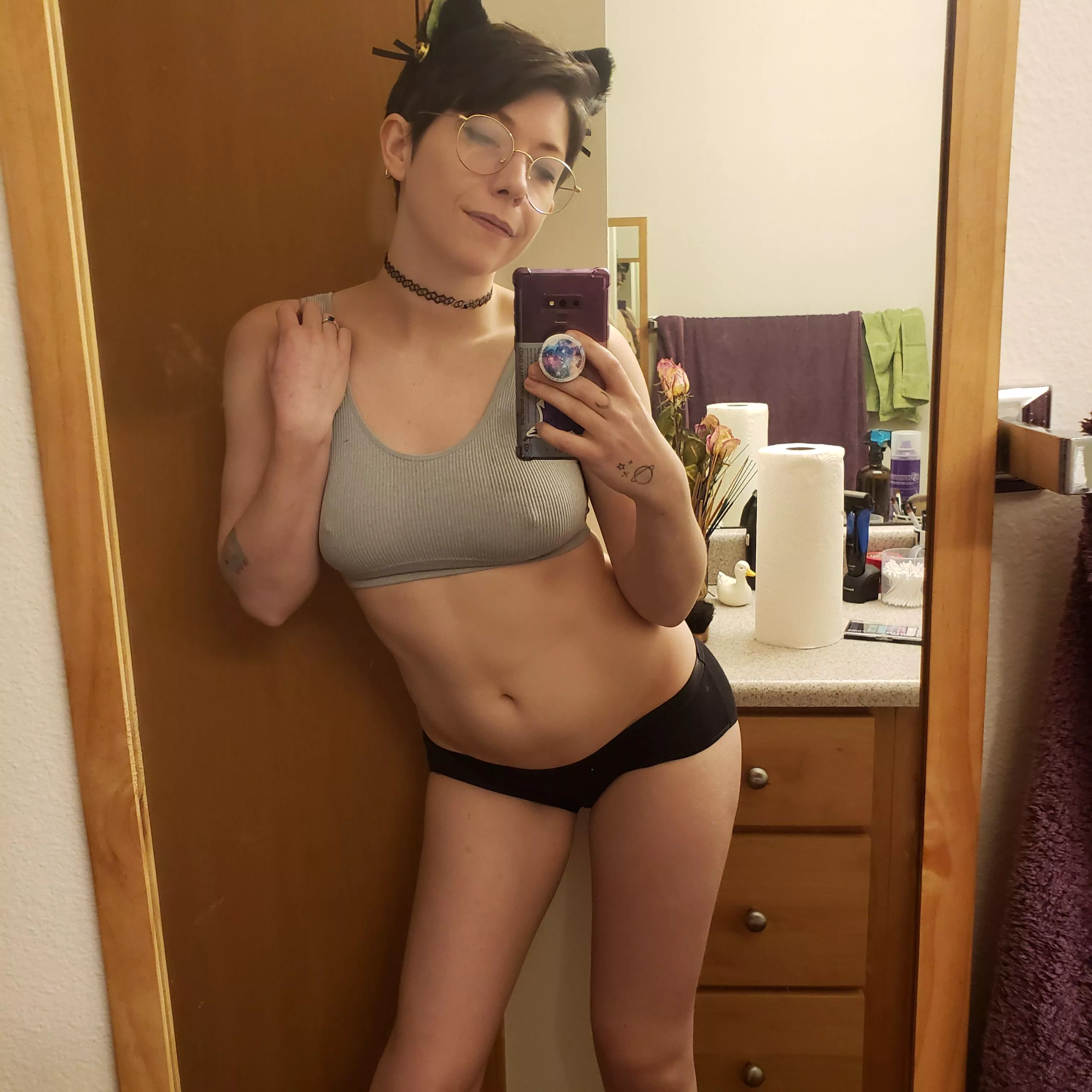 Kitty bathroom selfie~