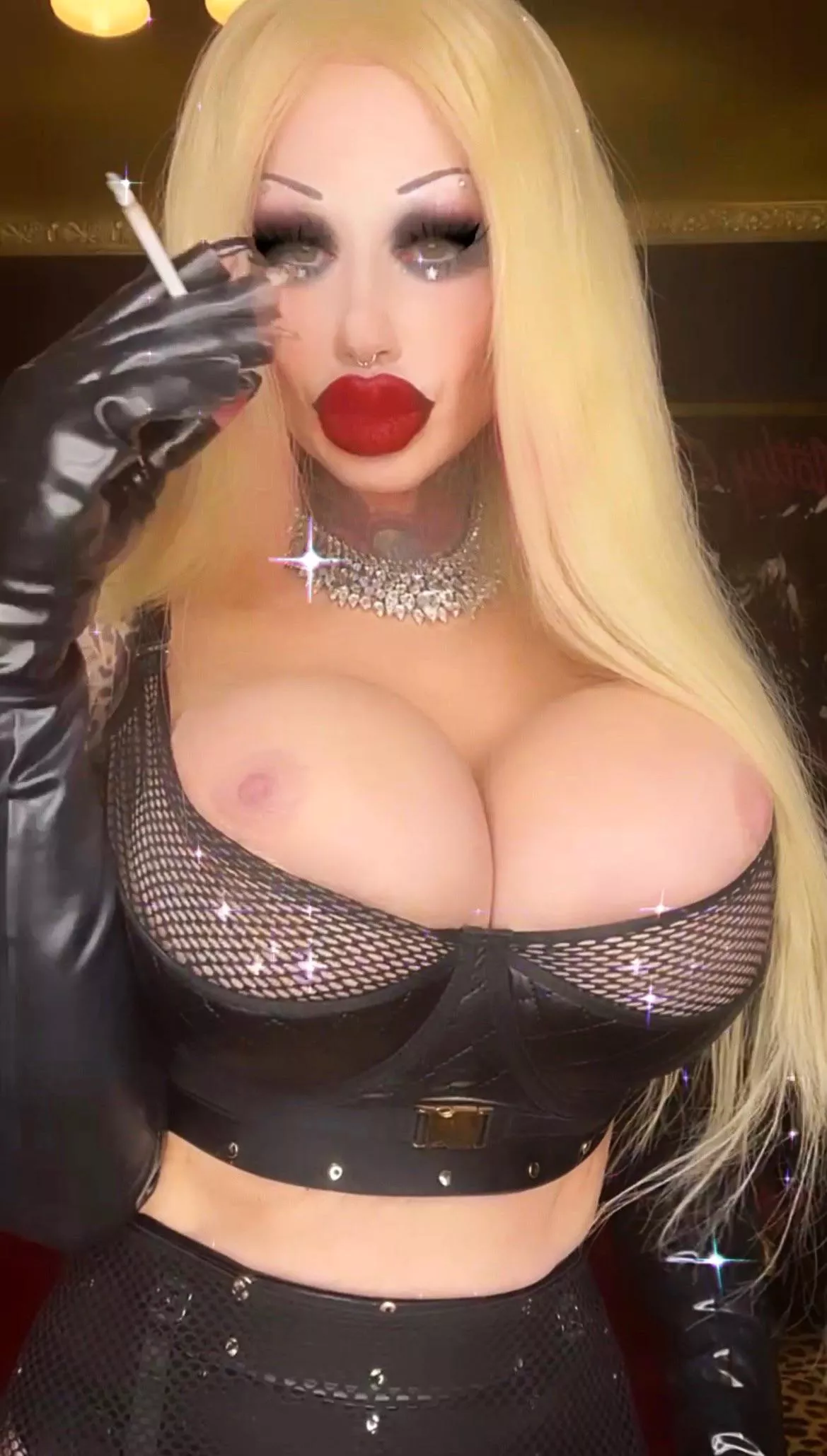 Kitty Ink Bimbodoll loves to smoke..