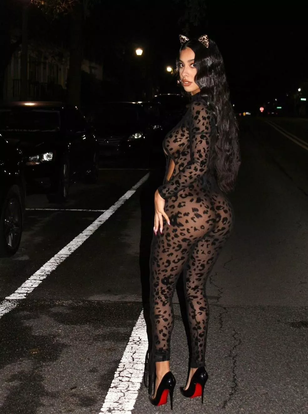 Kitty showing her pretty cheeks