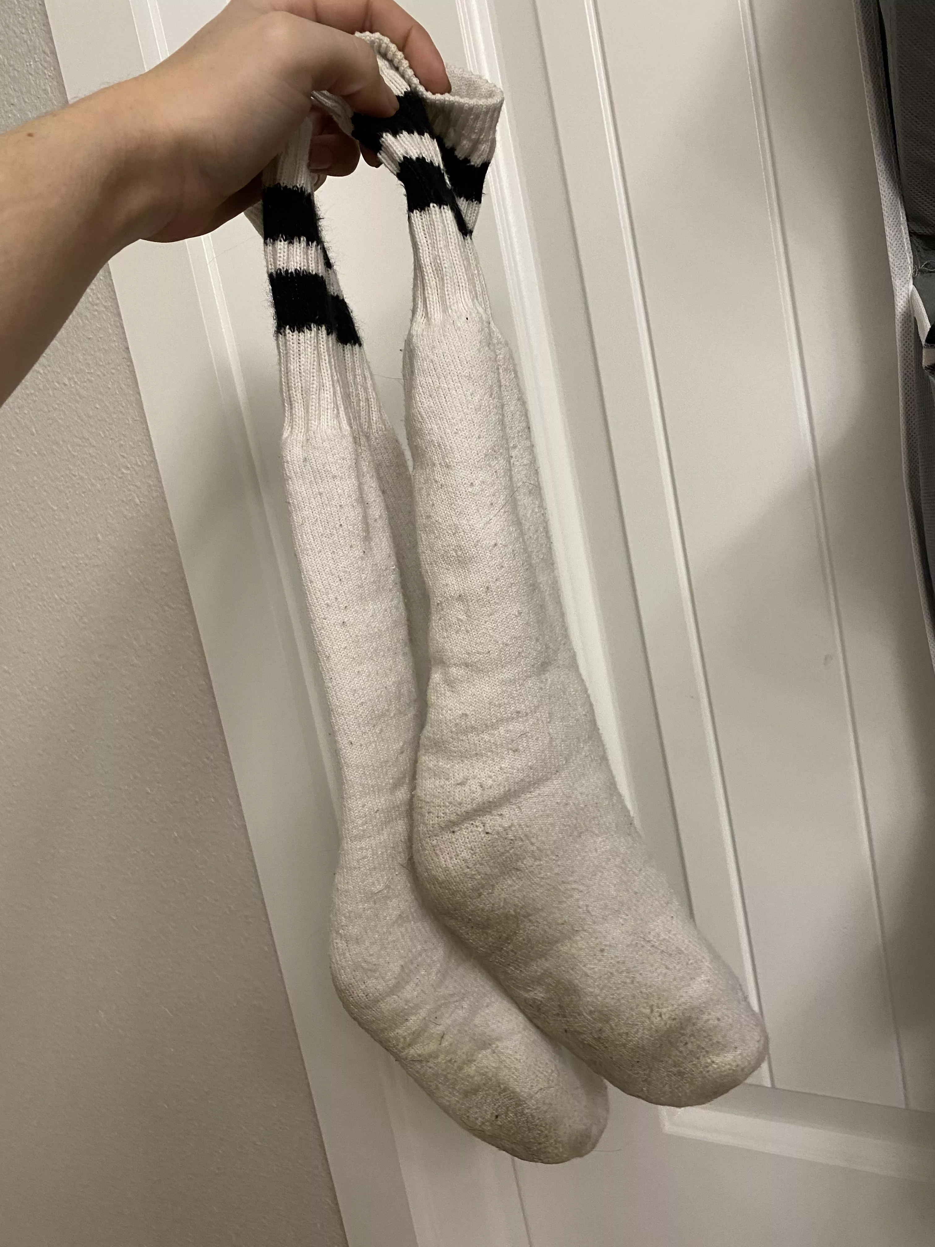 Knee high socks 🧦[selling] $30 Dm me 👍✨ Worn for one full day/ workout.[fetish] [worn] [altgirl]