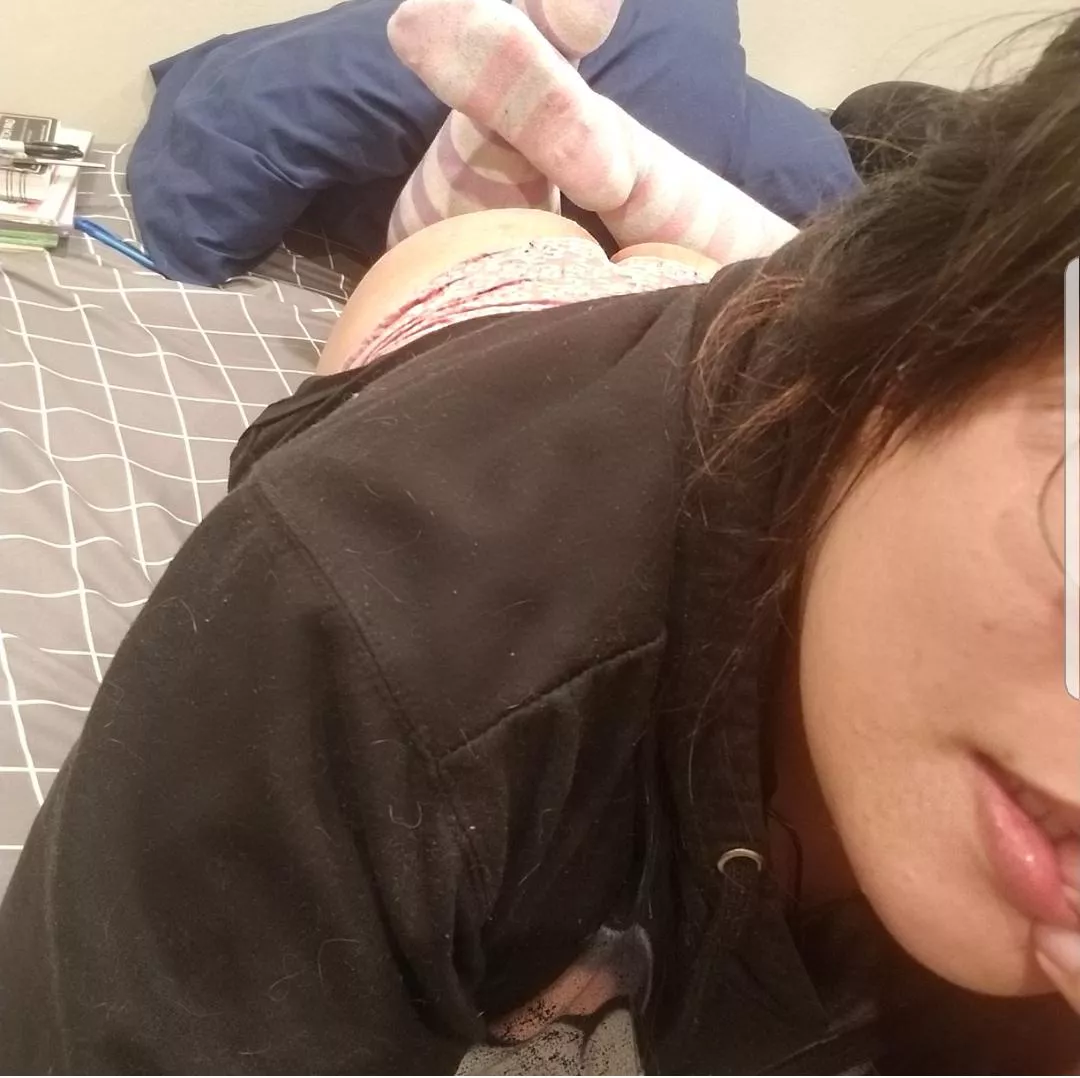 Knee highs comes in handy when you're cold and hate pants [f]