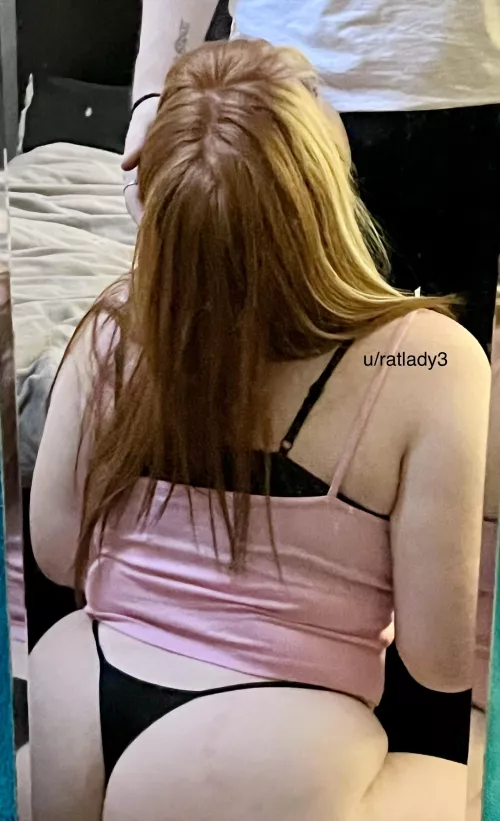 kneeling at daddy’s feet like a good little girl 💘