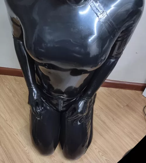 Kneeling down and waiting in full latex