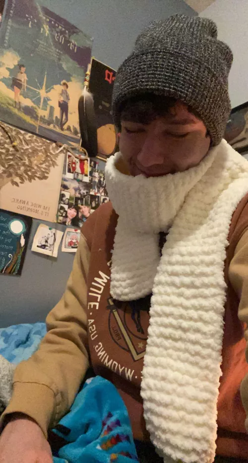 Knit my first scarf in just a day! I’m really happy with how it turned out 😊
