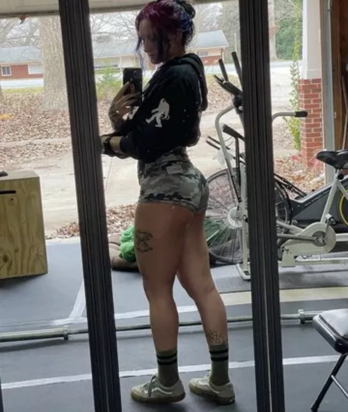 Kris Statlander legs