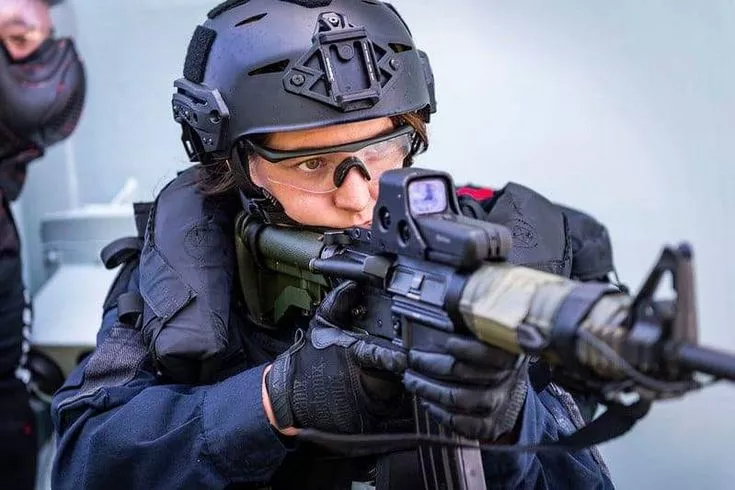 Kvinland begins engagments against Imperial owned cargo vessels