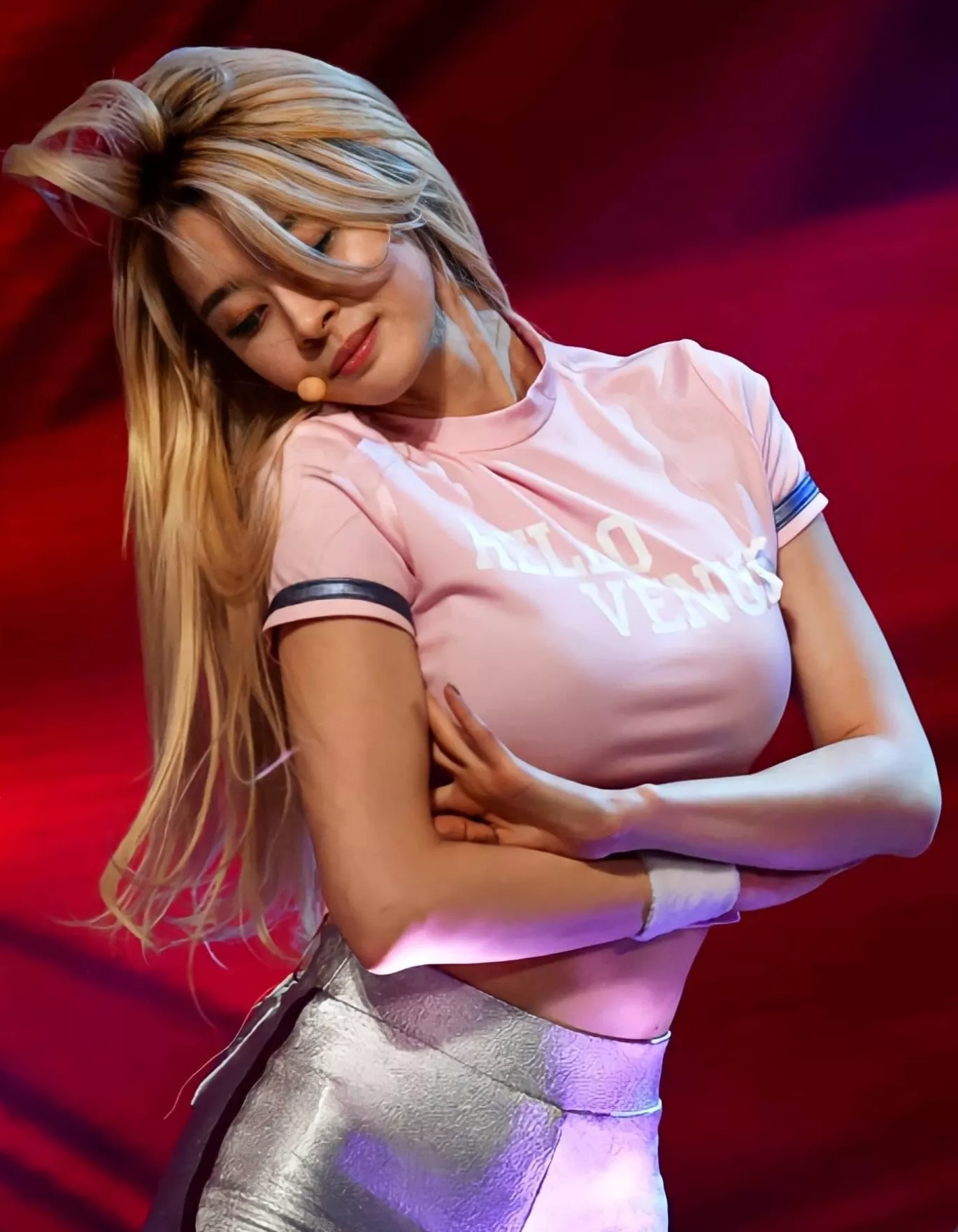 Kwon Nara (ex-Hello Venus) and her huge fucking tits ( . ) ( . ) 🤤