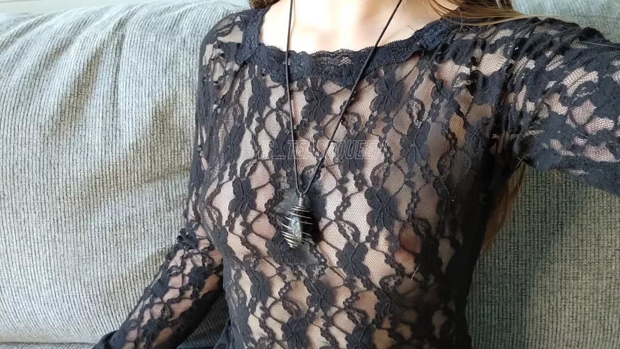 Lace + no bra