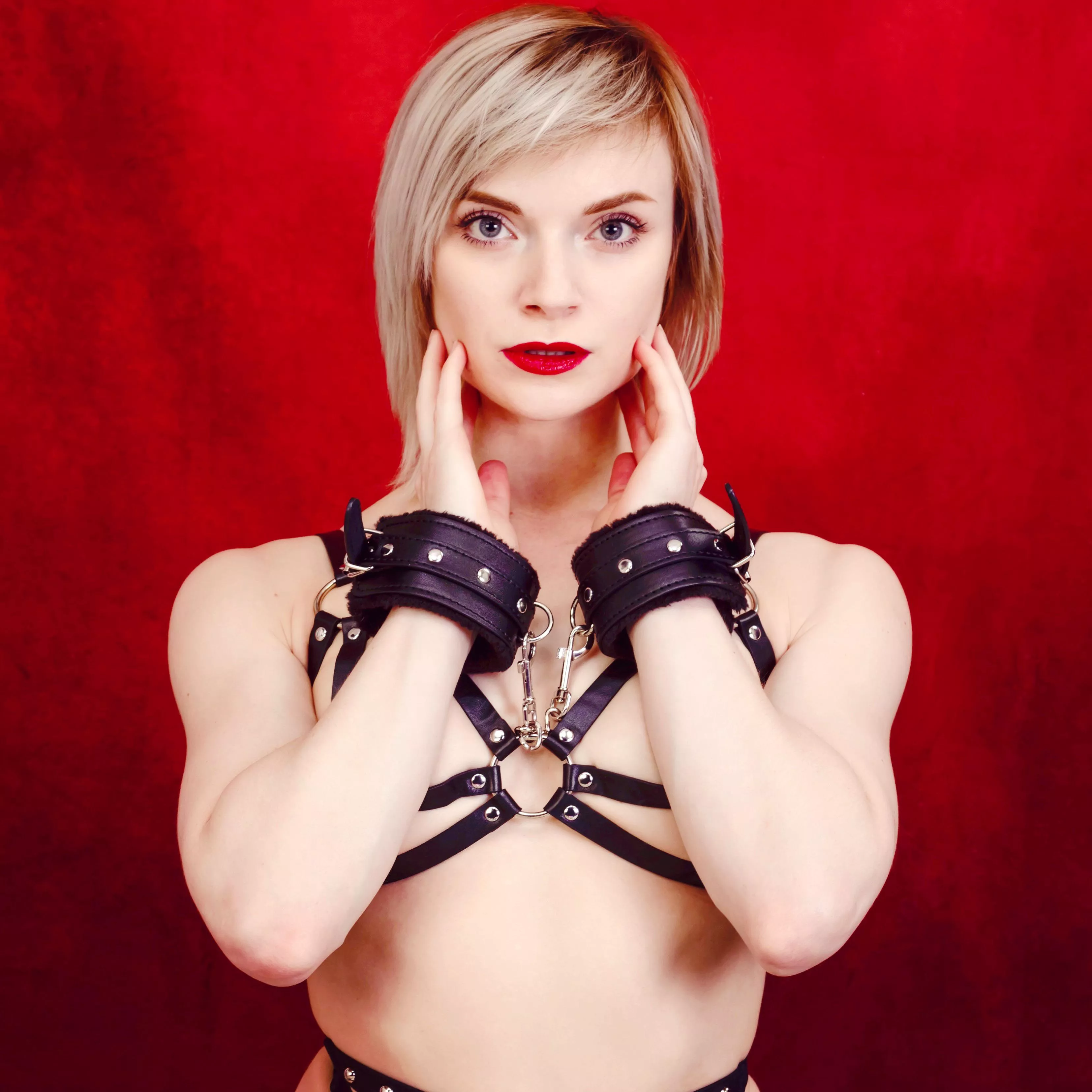 Ladies in leather..cuffs 👹