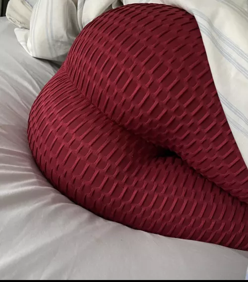 Laid down π in leggings