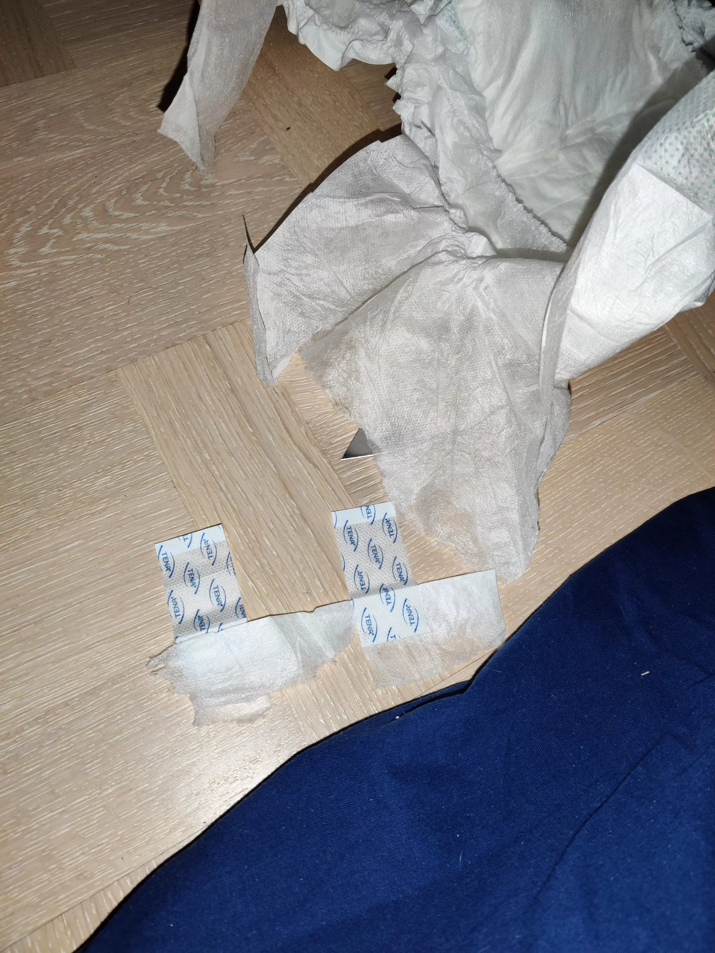 Last diaper I brought on a ski trip. I won't be home until late tomorrow, I am incon and this happens ;c