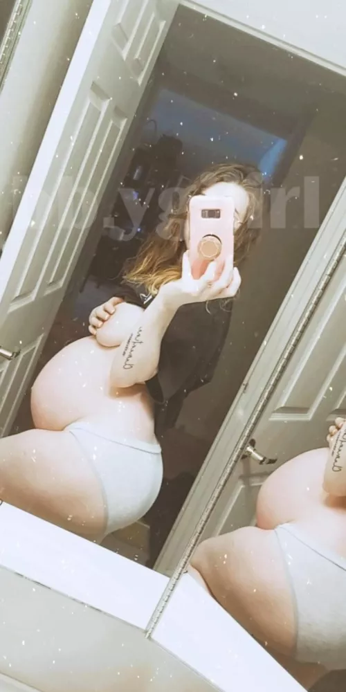 Last one of my big bump photo this was at 37 and a 1/2 weeks... So cute I miss it...