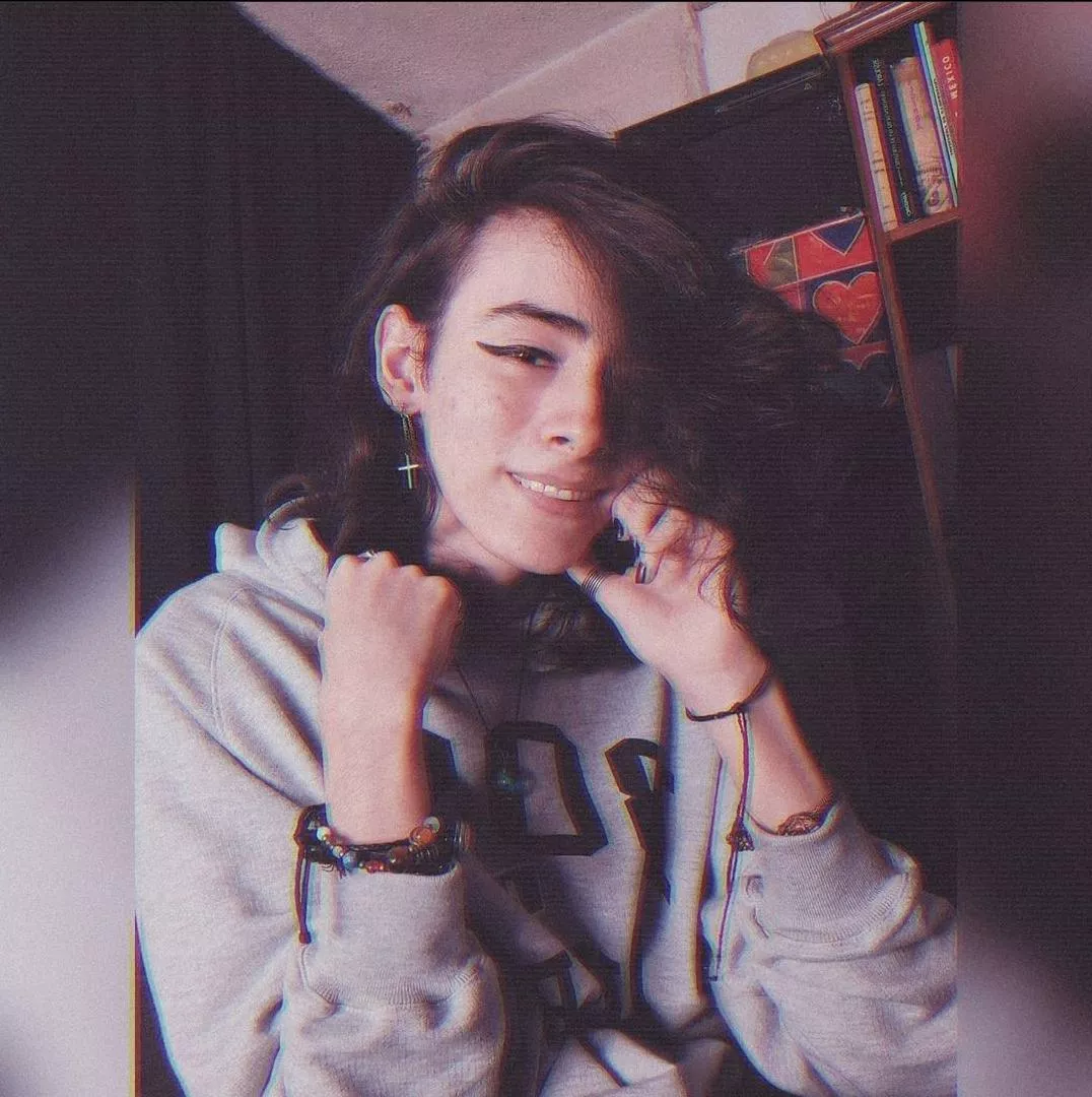 Last pic with long hair u.u