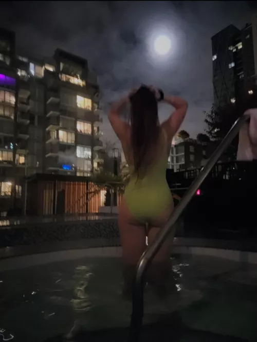 Late night hot tubs 🥰