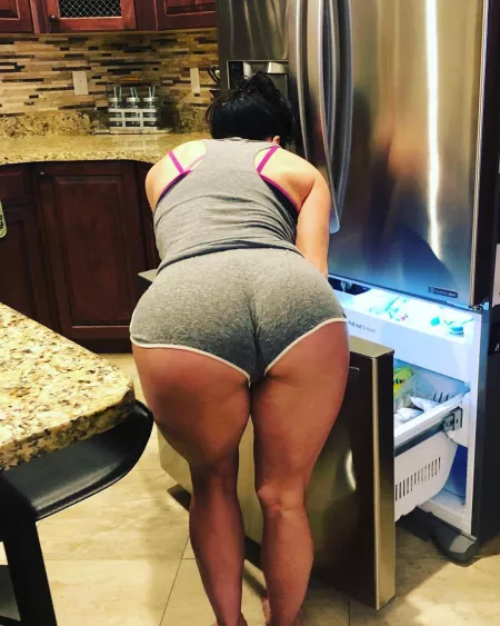 Late night snack 🍑