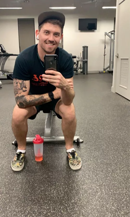 Late nights at the gym are the worst/best thing ever π