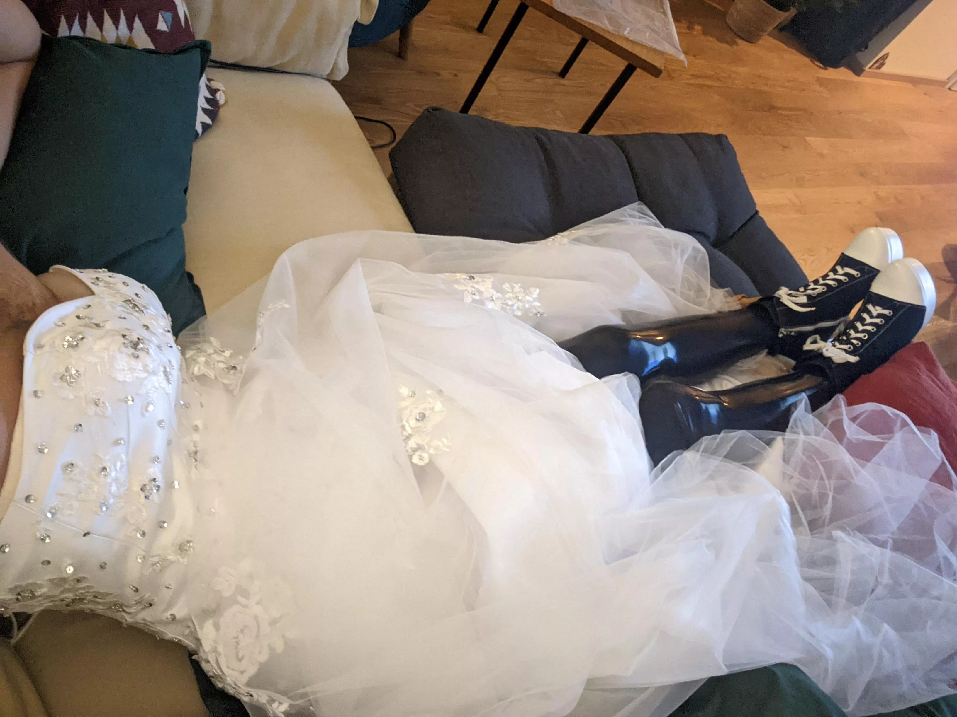 Latex under Wedding Dress allowed?