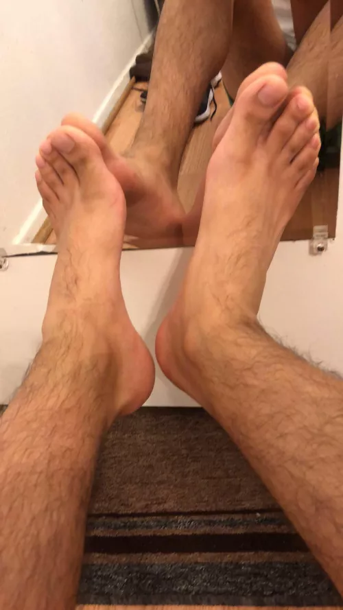 Latino feet