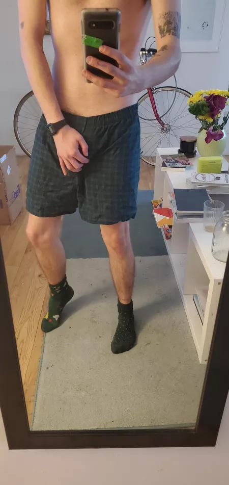 Lazy day in Green Hanes boxers, check profile for what the hand is covering π