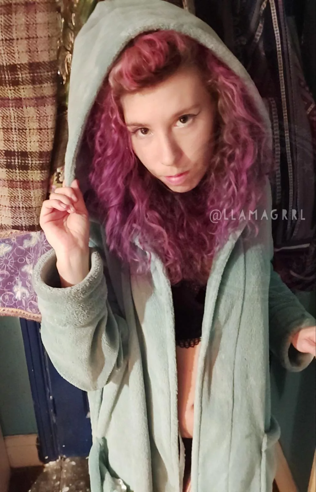 Lazy sunday morning! Link in my bio or in comments for more private content 😘