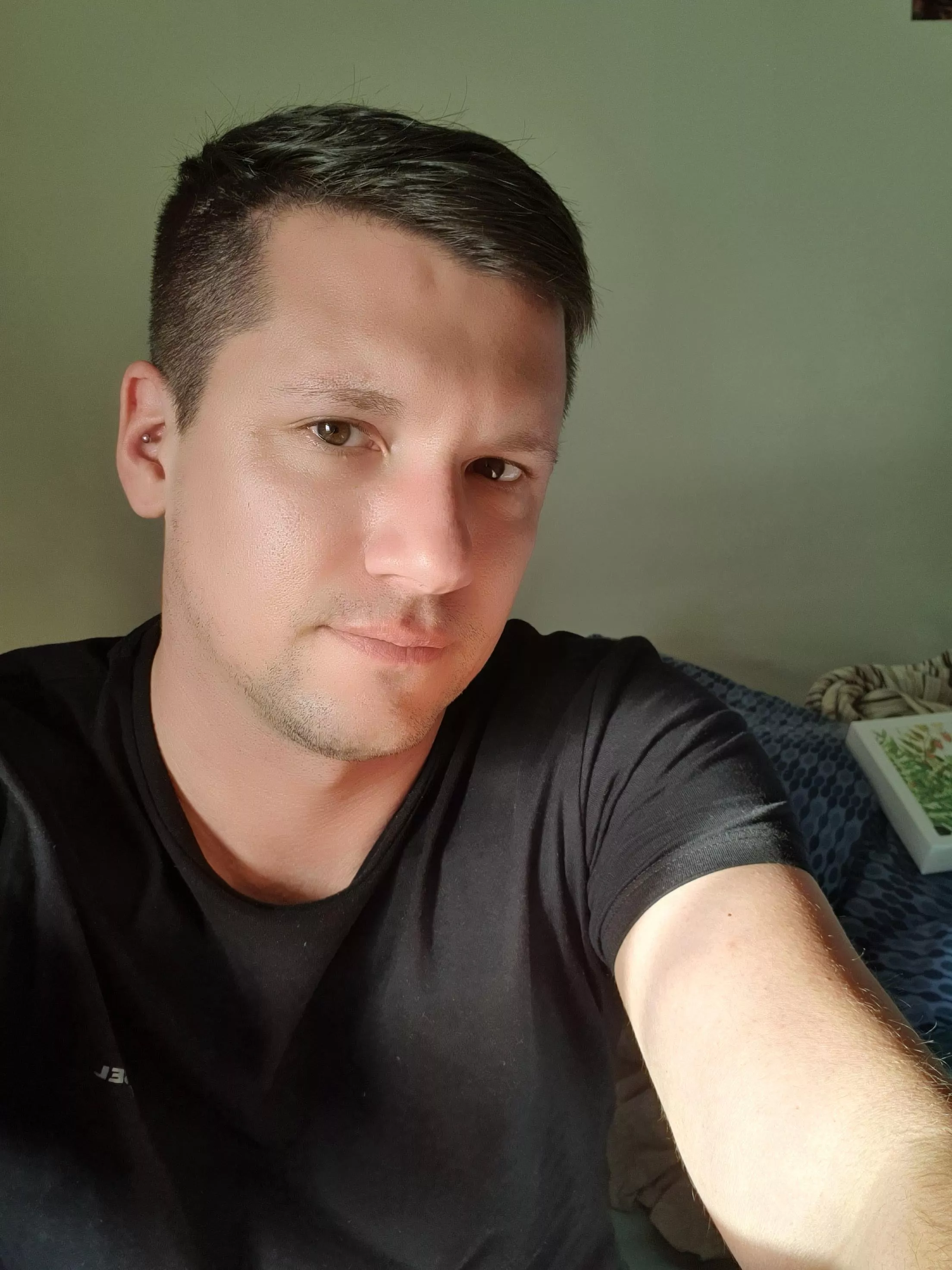 Lazy Sunday selfie, hair not done and no glasses, thanks for the love for the last one guys you're unbelievable ❤ Lazy Sunday selfie, hair not done and no glasses, thanks for the love for the last one guys you're unbelievable ❤