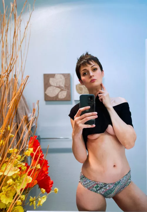 Learning to love my small boobs🍒[F38]