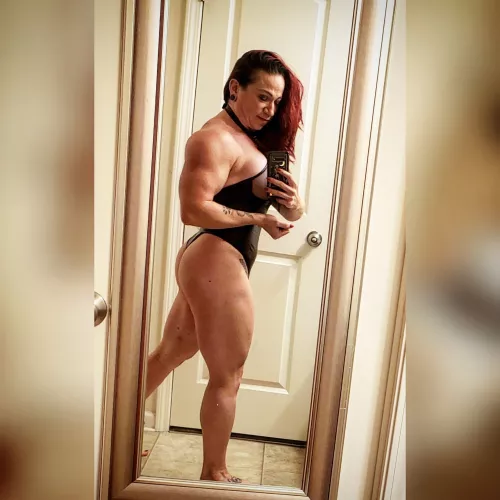 Leather and muscles 💋