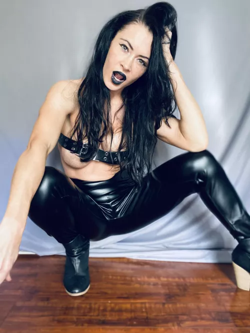 Leather leggings 🖤