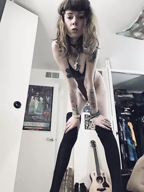 Leave your boring wife alone with the Christmas Tree and come play with Me instead… we both know I’m so much more fun!! 🤣💸😝 [selling]