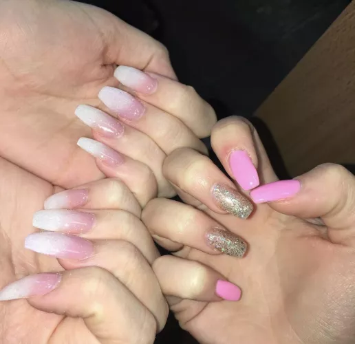 Left or right? 💅🏻