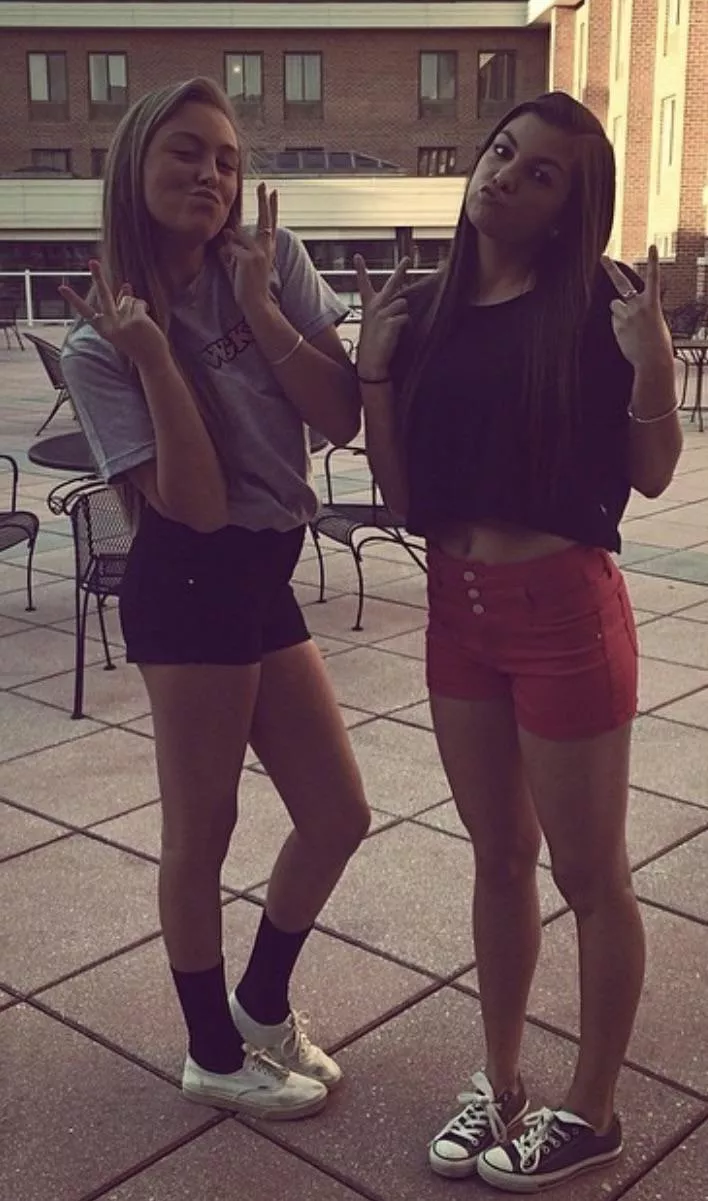 Left sister (19) or right sister (18)