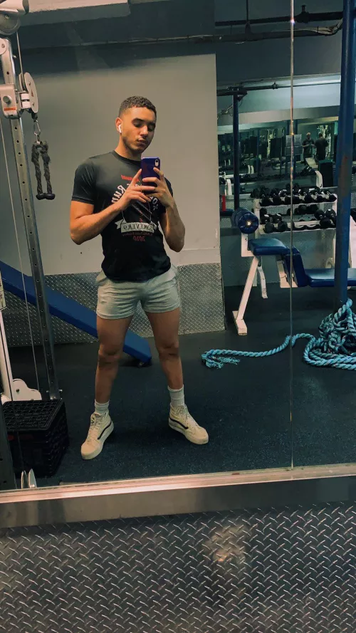 Leg day calls for wearing short shorts π