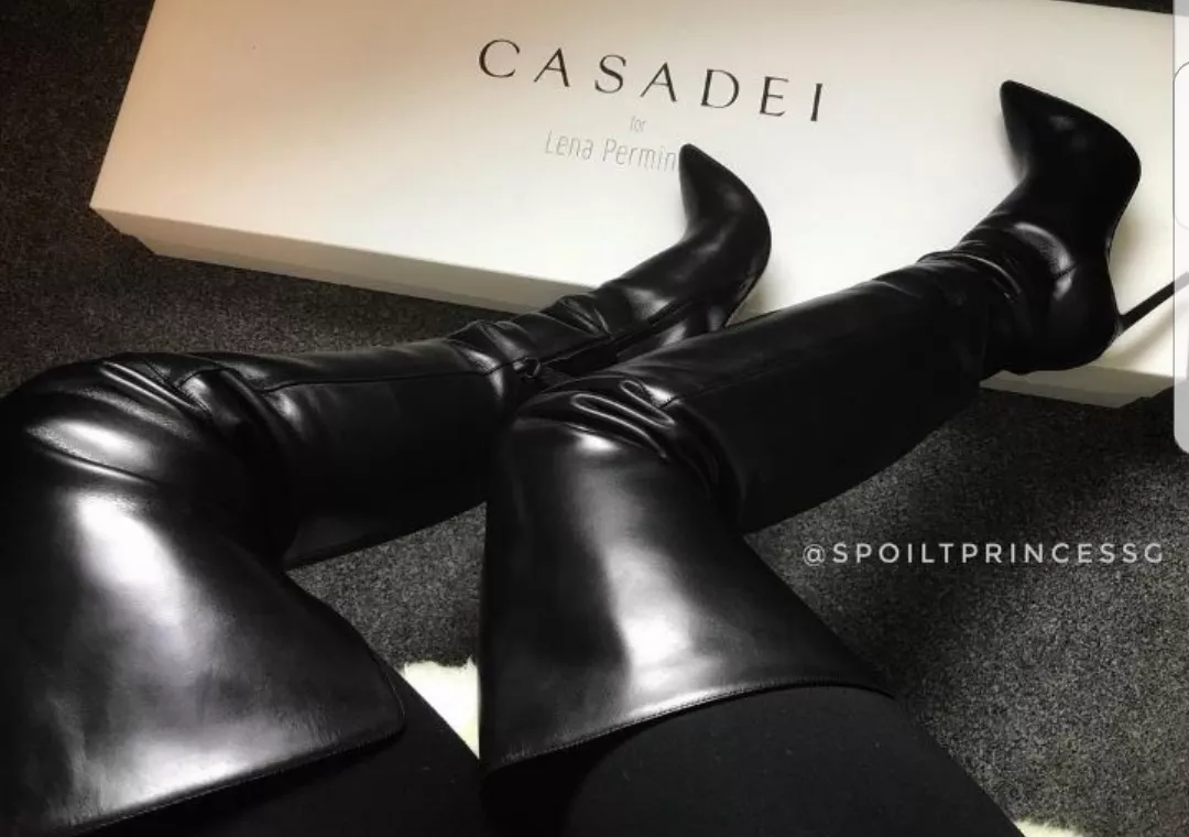 Leggings and leather boots Leggings and leather boots